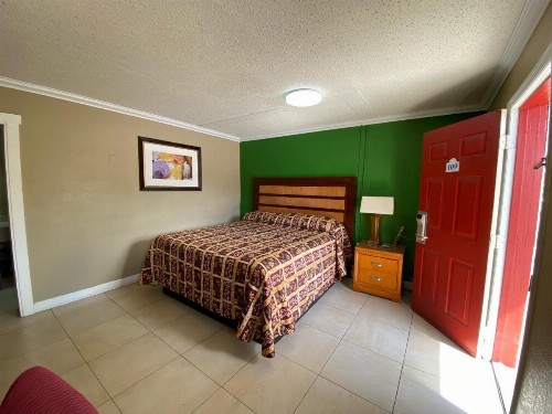 Economy Inn - image 4