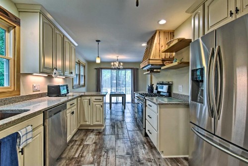 Updated Arden Home ~12 Miles to Downtown Asheville