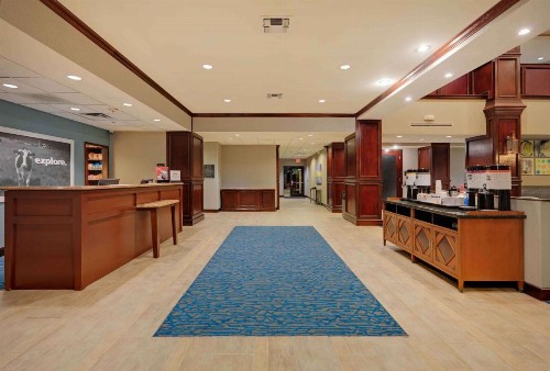 Hampton Inn & Suites Dallas-Arlington-South - image 3