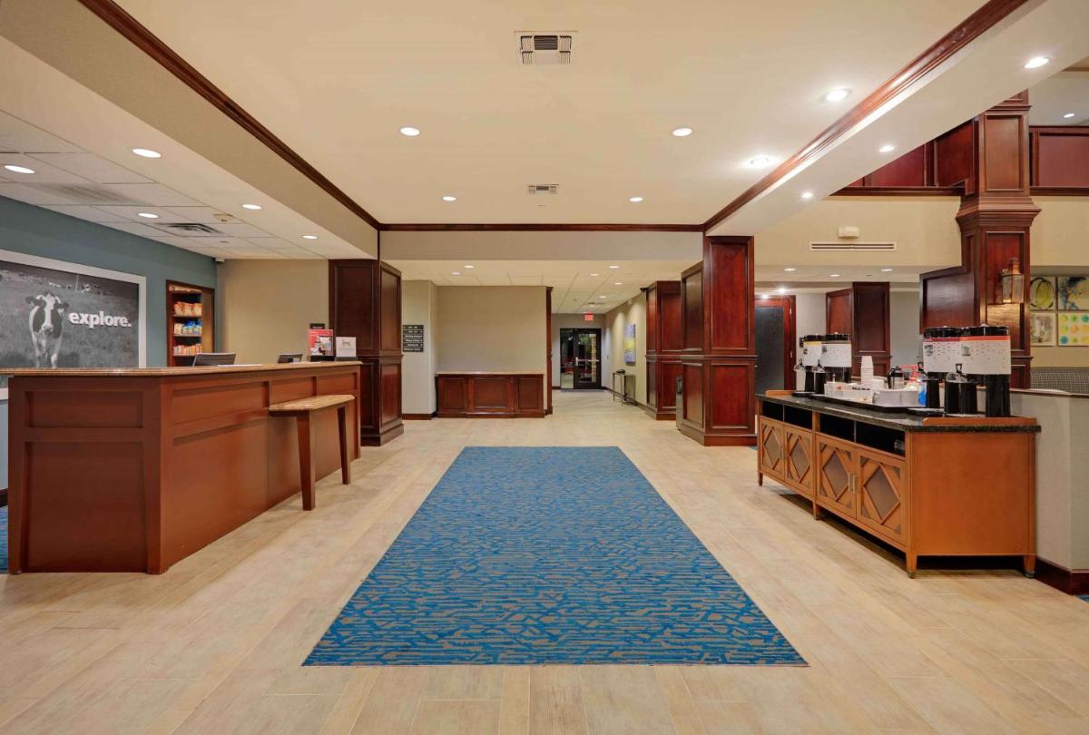 Hampton Inn & Suites Dallas-Arlington-South - image 3