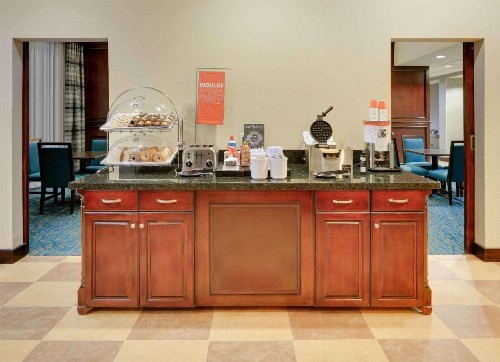 Hampton Inn & Suites Dallas-Arlington-South - image 8