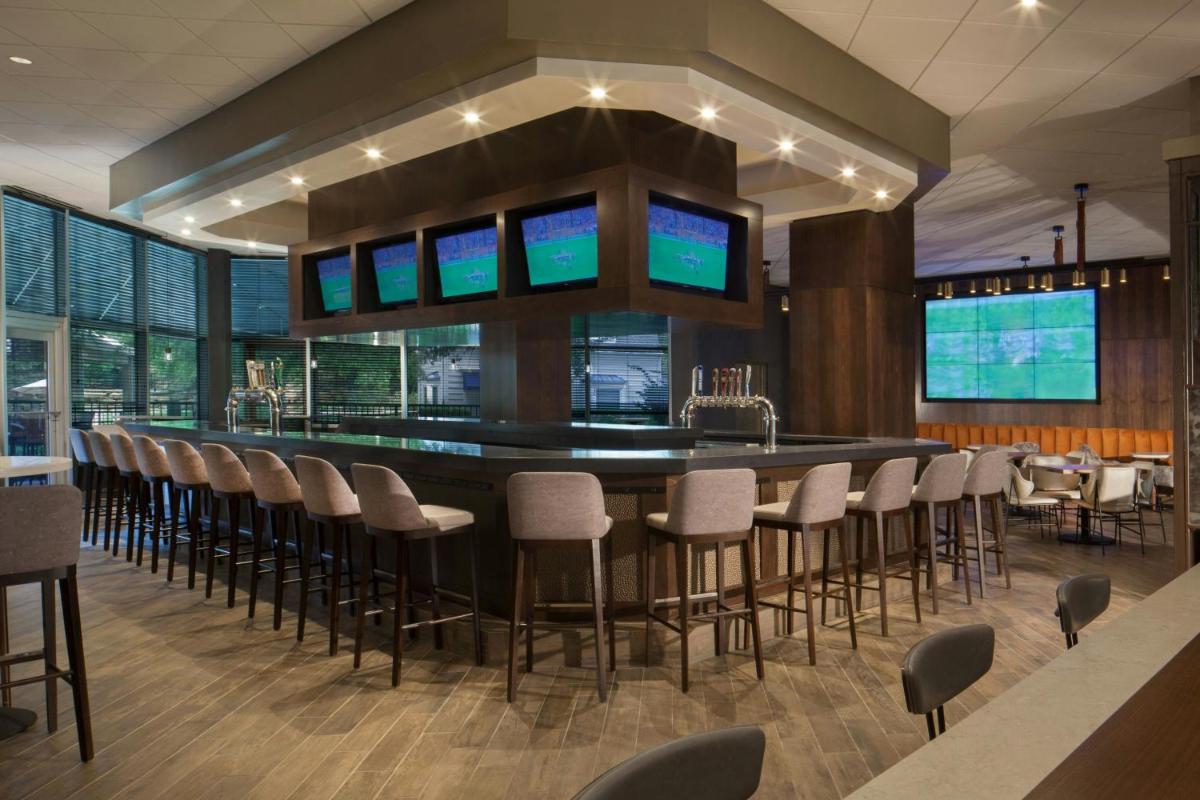Sheraton Arlington Hotel - image 3