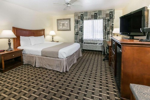 Baymont by Wyndham Arlington At Six Flags Dr - image 2