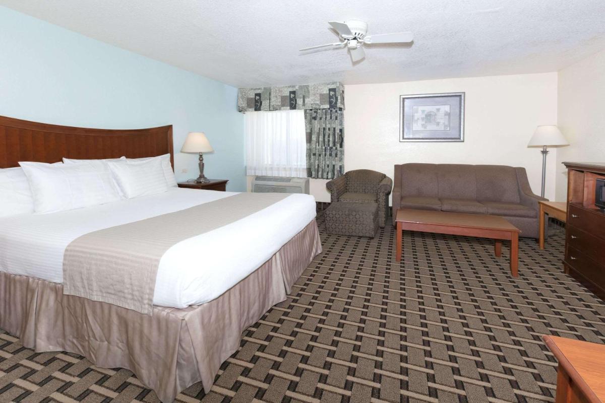 Baymont by Wyndham Arlington At Six Flags Dr - image 3