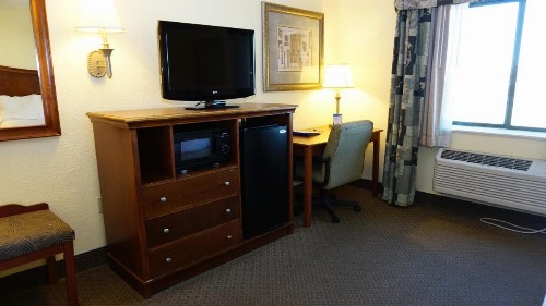 Baymont by Wyndham Arlington At Six Flags Dr - image 36