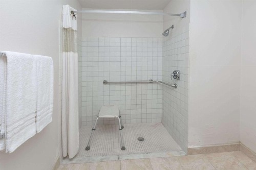 Baymont by Wyndham Arlington At Six Flags Dr - image 48