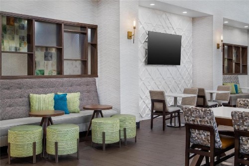 Hampton Inn & Suites Dallas-Arlington North-Entertainment District - image 9