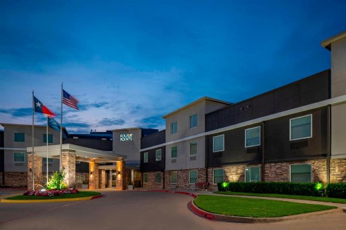 Four Points by Sheraton Dallas Arlington Entertainment District - image 2