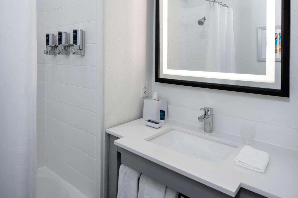 Four Points by Sheraton Dallas Arlington Entertainment District - image 6