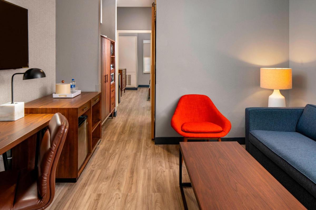 Four Points by Sheraton Dallas Arlington Entertainment District - image 7