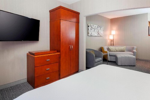 Courtyard by Marriott Dallas Arlington South - image 32