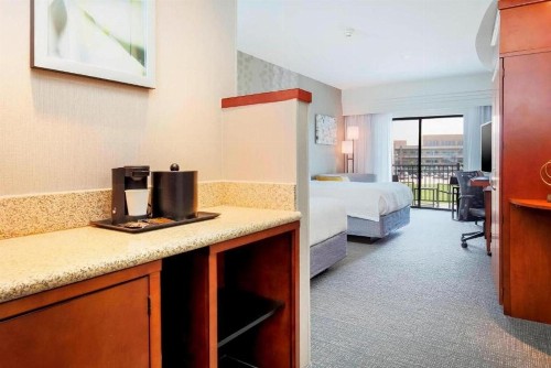 Courtyard by Marriott Dallas Arlington South - image 4