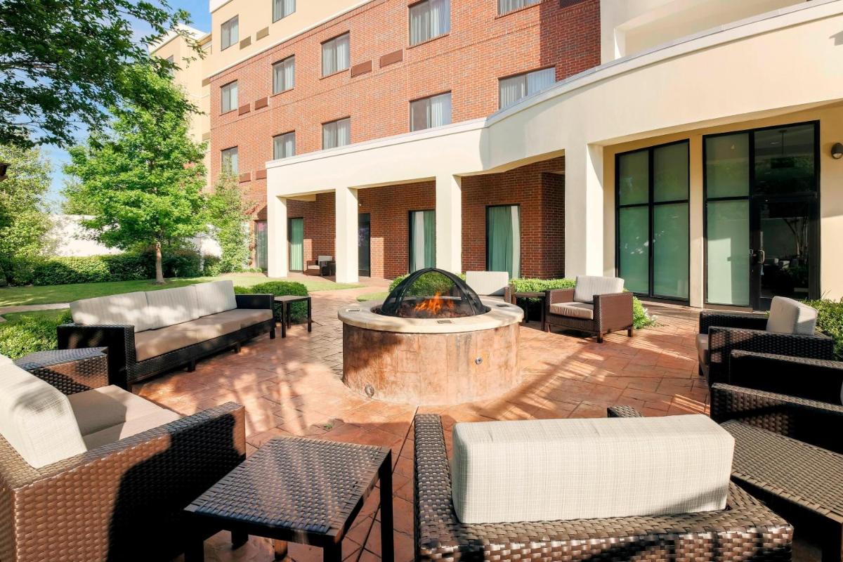 Courtyard by Marriott Dallas Arlington South - image 7