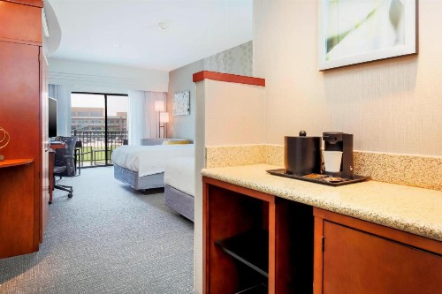Courtyard by Marriott Dallas Arlington South - image 9