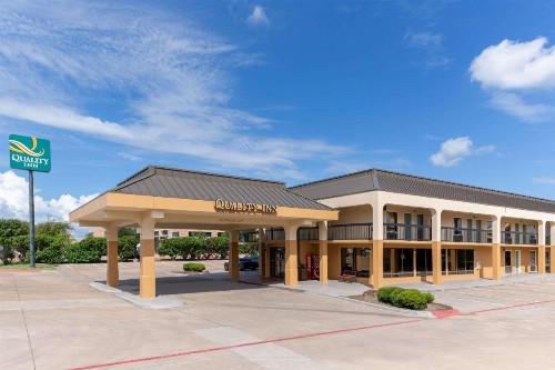 Quality Inn at Arlington Highlands - image 10