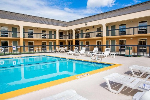 Quality Inn at Arlington Highlands - image 13