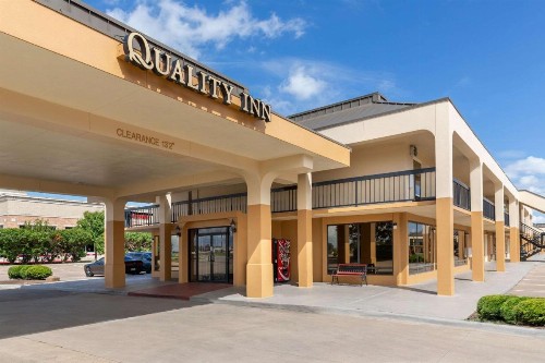 Quality Inn at Arlington Highlands - image 3