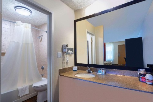 Quality Inn at Arlington Highlands - image 43
