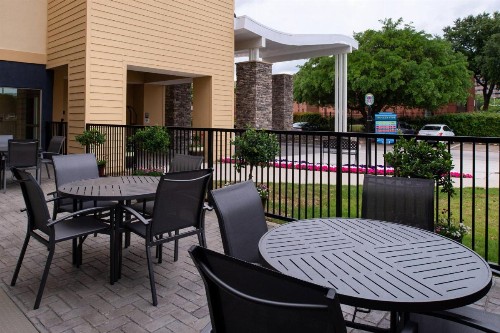 Fairfield Inn Arlington Near Six Flags - image 16