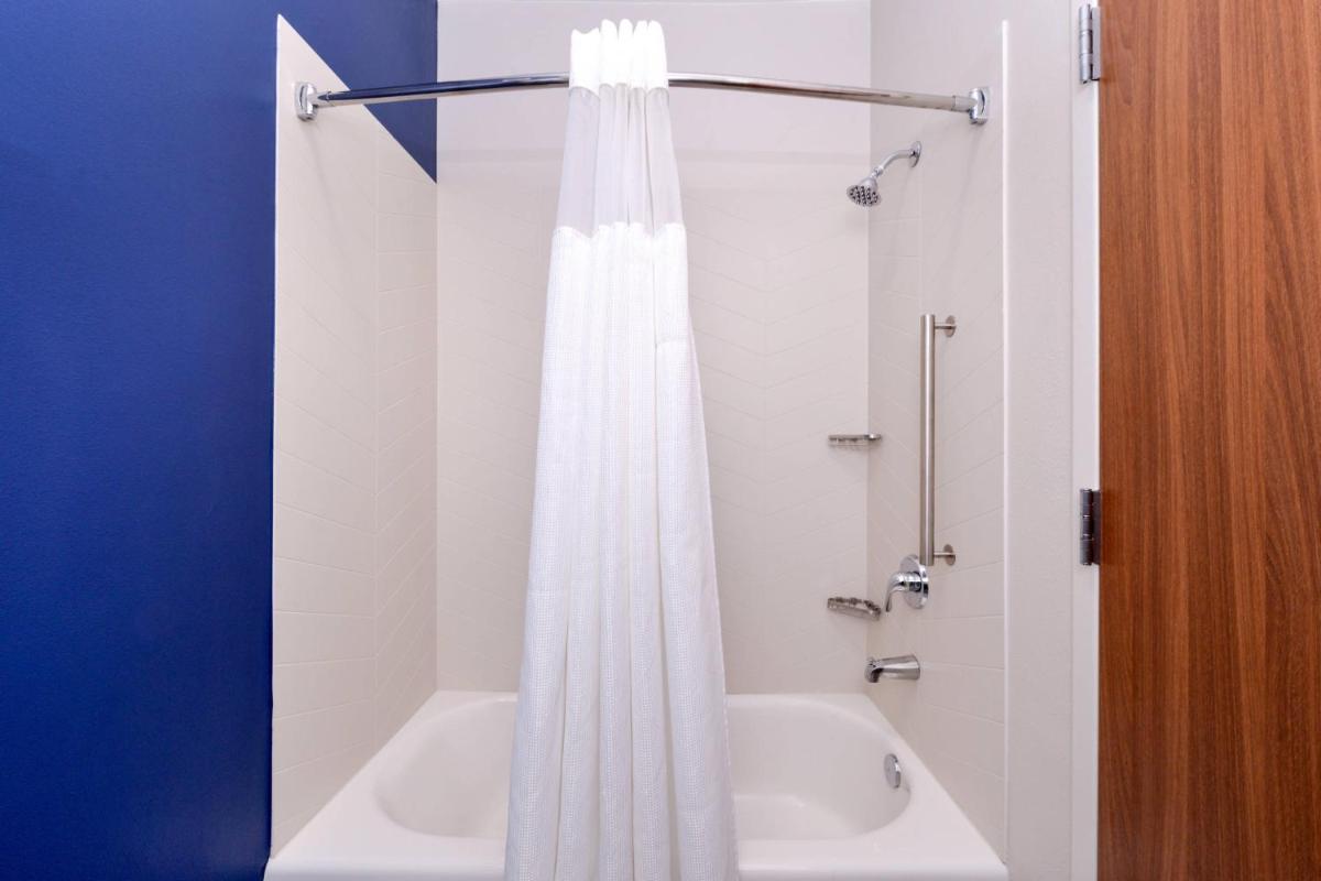 Fairfield Inn Arlington Near Six Flags - image 7
