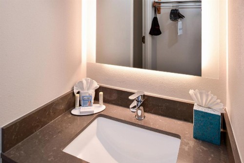 Fairfield Inn Arlington Near Six Flags - image 8