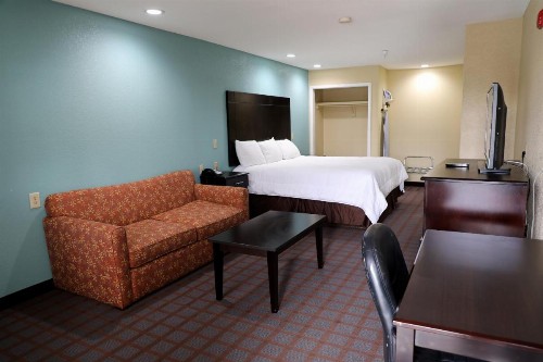 Ranger Inn & Suites - image 11