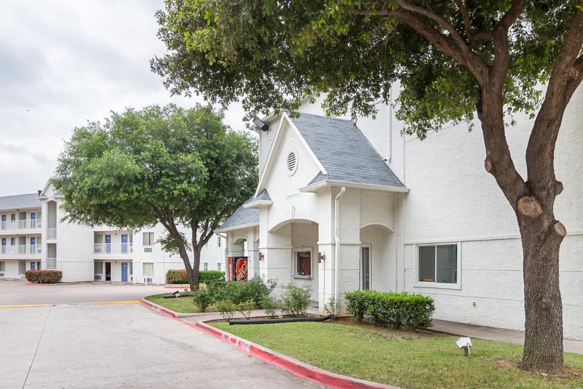 Motel 6-Grand Prairie TX - Near Six Flags Drive - image 3