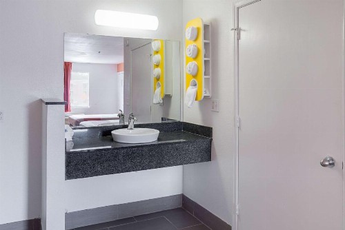 Motel 6-Grand Prairie TX - Near Six Flags Drive - image 34