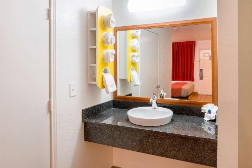 Motel 6-Grand Prairie TX - Near Six Flags Drive - image 35
