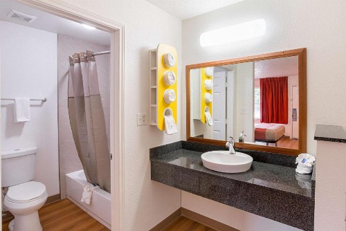 Motel 6-Grand Prairie TX - Near Six Flags Drive - image 36