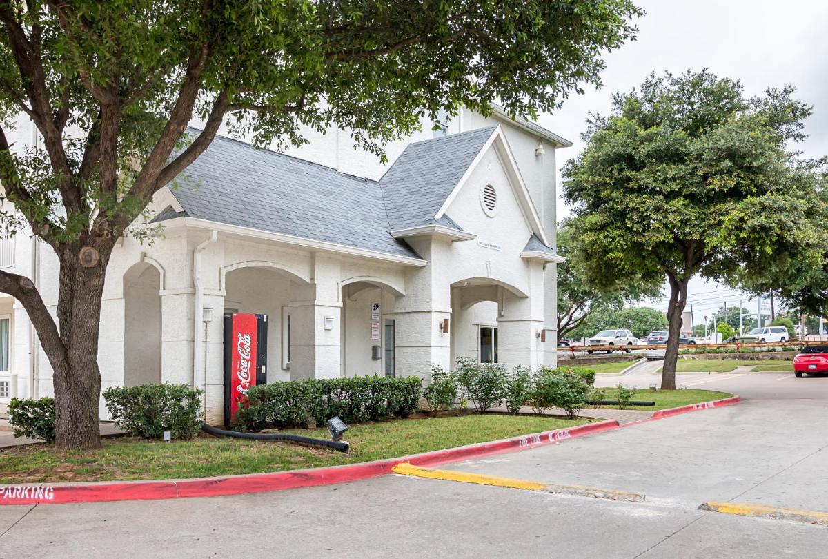 Motel 6-Grand Prairie TX - Near Six Flags Drive - image 4
