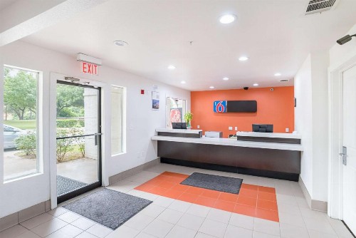 Motel 6-Grand Prairie TX - Near Six Flags Drive - image 46