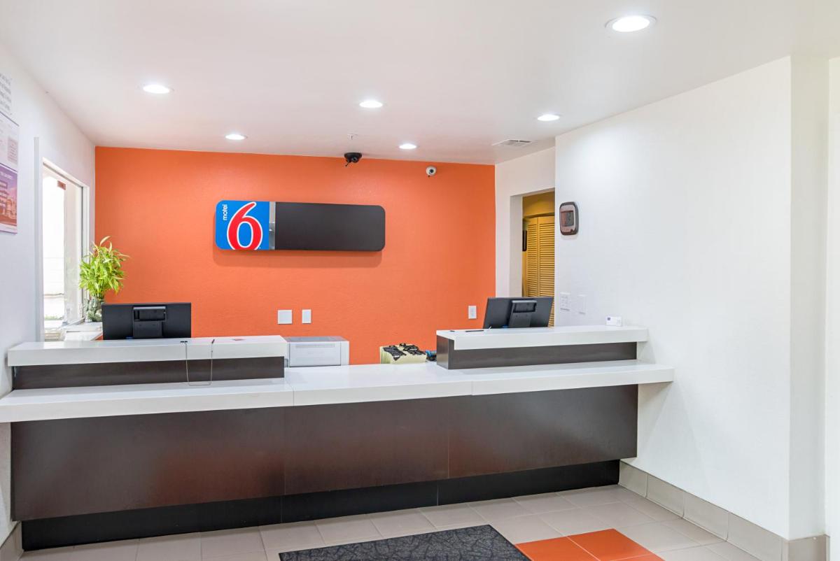 Motel 6-Grand Prairie TX - Near Six Flags Drive - image 7