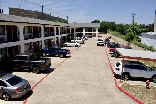 Executive Inn of Arlington - image 14