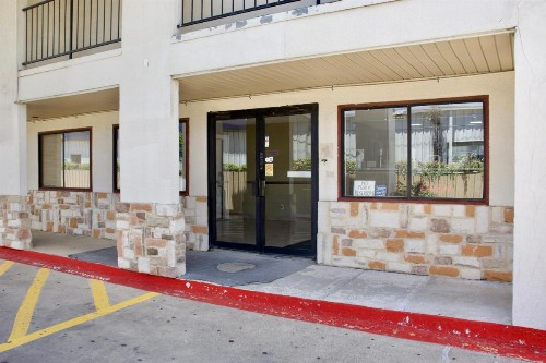 Executive Inn of Arlington - image 19