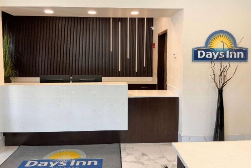 Days Inn by Wyndham Arlington - image 12