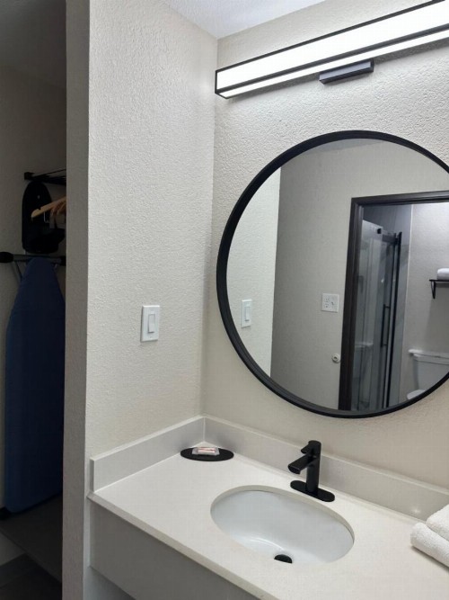 Days Inn by Wyndham Arlington - image 20