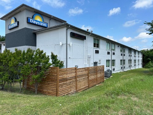 Days Inn by Wyndham Arlington - image 27