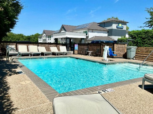 Days Inn by Wyndham Arlington - image 39