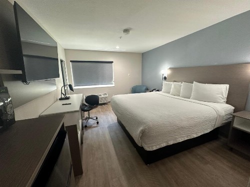 Days Inn by Wyndham Arlington - image 6