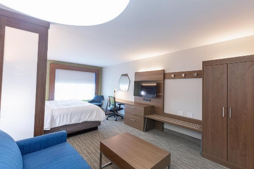 Holiday Inn Express & Suites Arlington North – Stadium Area an IHG Hotel - image 12