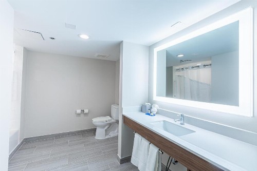 Holiday Inn Express & Suites Arlington North – Stadium Area an IHG Hotel - image 15