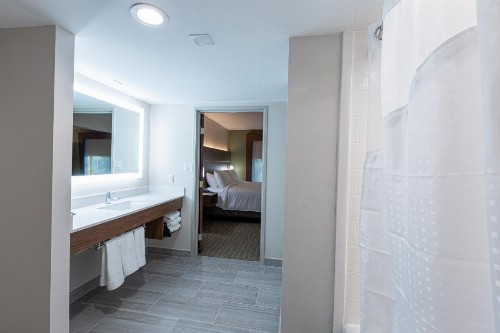 Holiday Inn Express & Suites Arlington North – Stadium Area an IHG Hotel - image 16