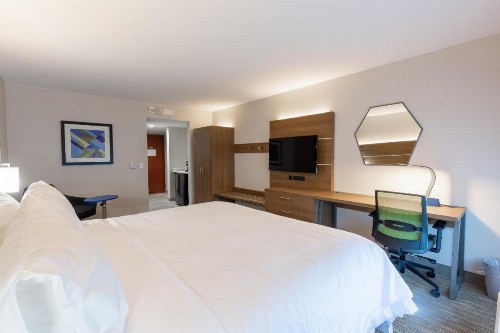 Holiday Inn Express & Suites Arlington North – Stadium Area an IHG Hotel - image 18