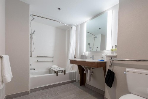 Holiday Inn Express & Suites Arlington North – Stadium Area an IHG Hotel - image 20