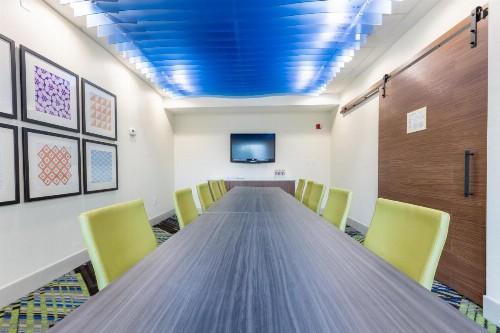 Holiday Inn Express & Suites Arlington North – Stadium Area an IHG Hotel - image 33