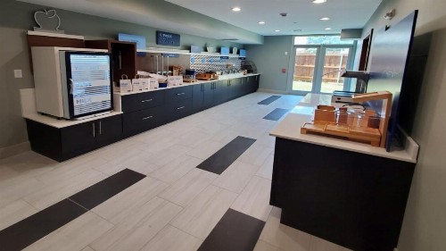 Holiday Inn Express & Suites Arlington North – Stadium Area an IHG Hotel - image 38