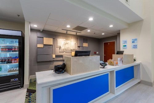 Holiday Inn Express & Suites Arlington North – Stadium Area an IHG Hotel - image 39