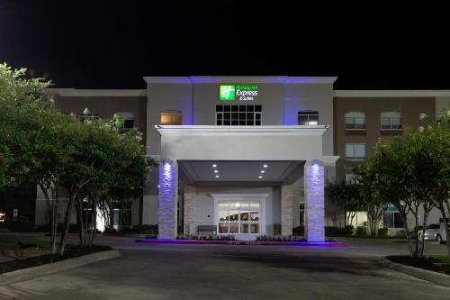 Holiday Inn Express & Suites Arlington North – Stadium Area an IHG Hotel - image 4