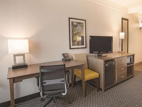 La Quinta by Wyndham Arlington North 6 Flags Dr - image 27